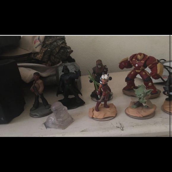 Disney infinity characters and pad